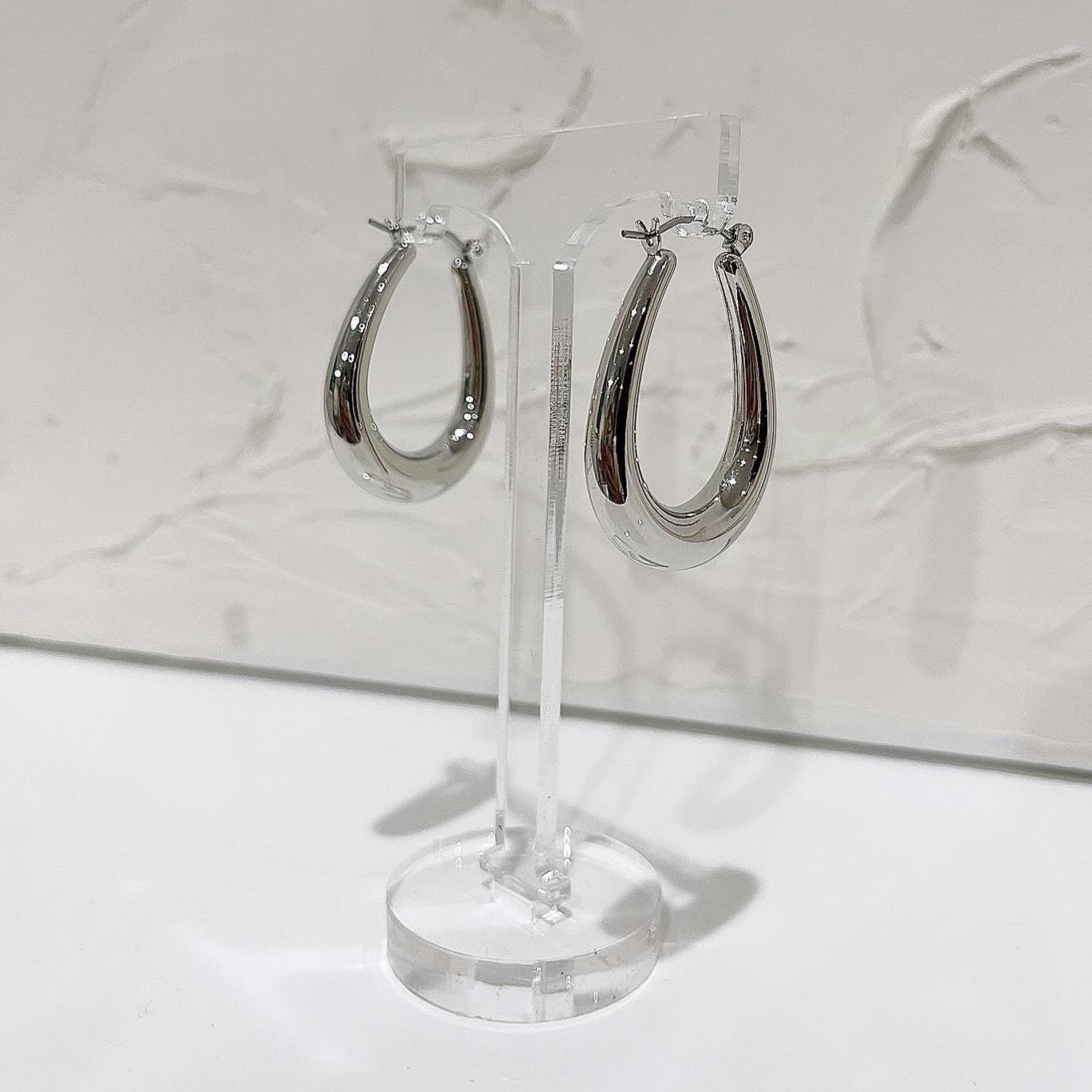 Teardrop Hoop Earrings (silver)