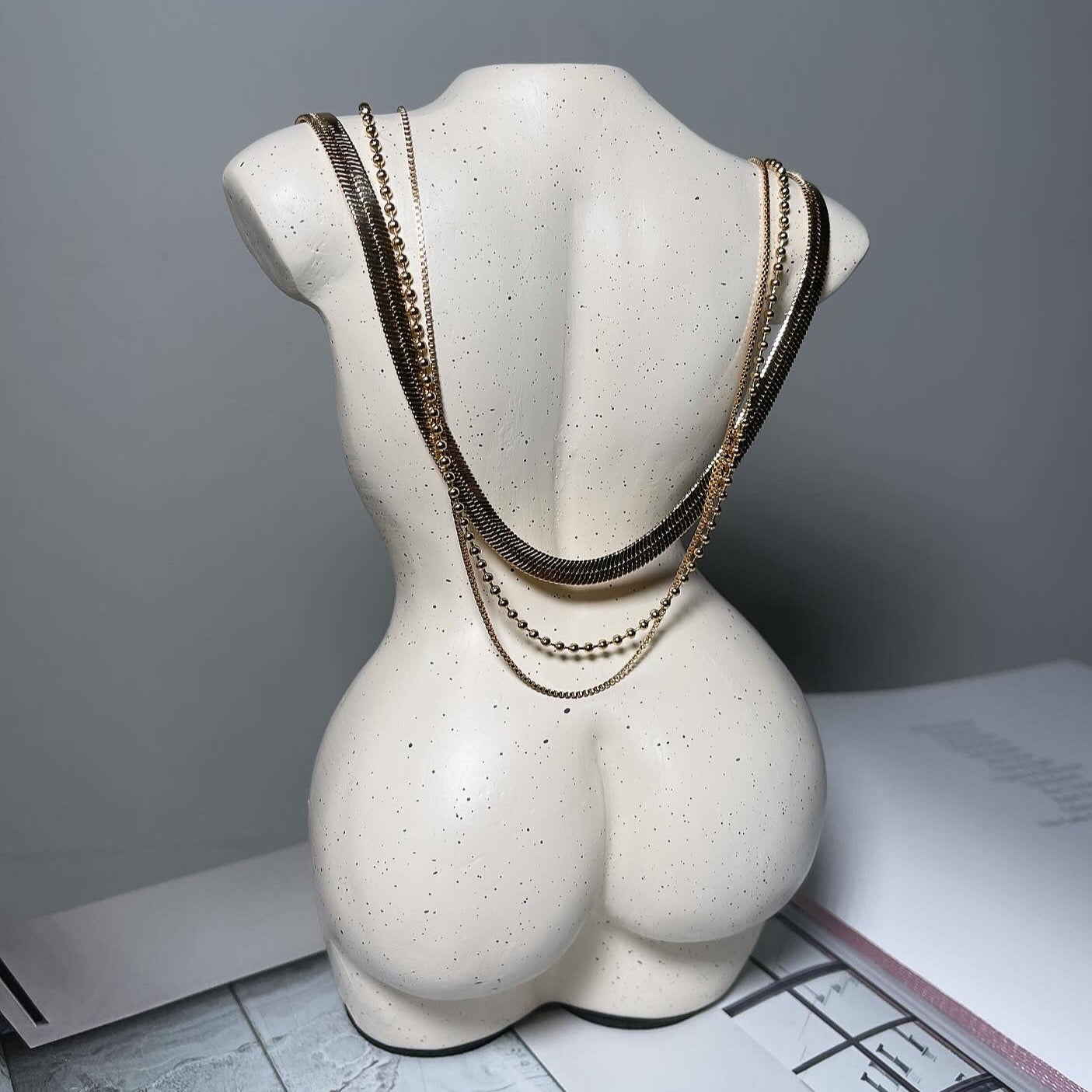 Load image into Gallery viewer, Chain Triple Layered Necklace (gold)
