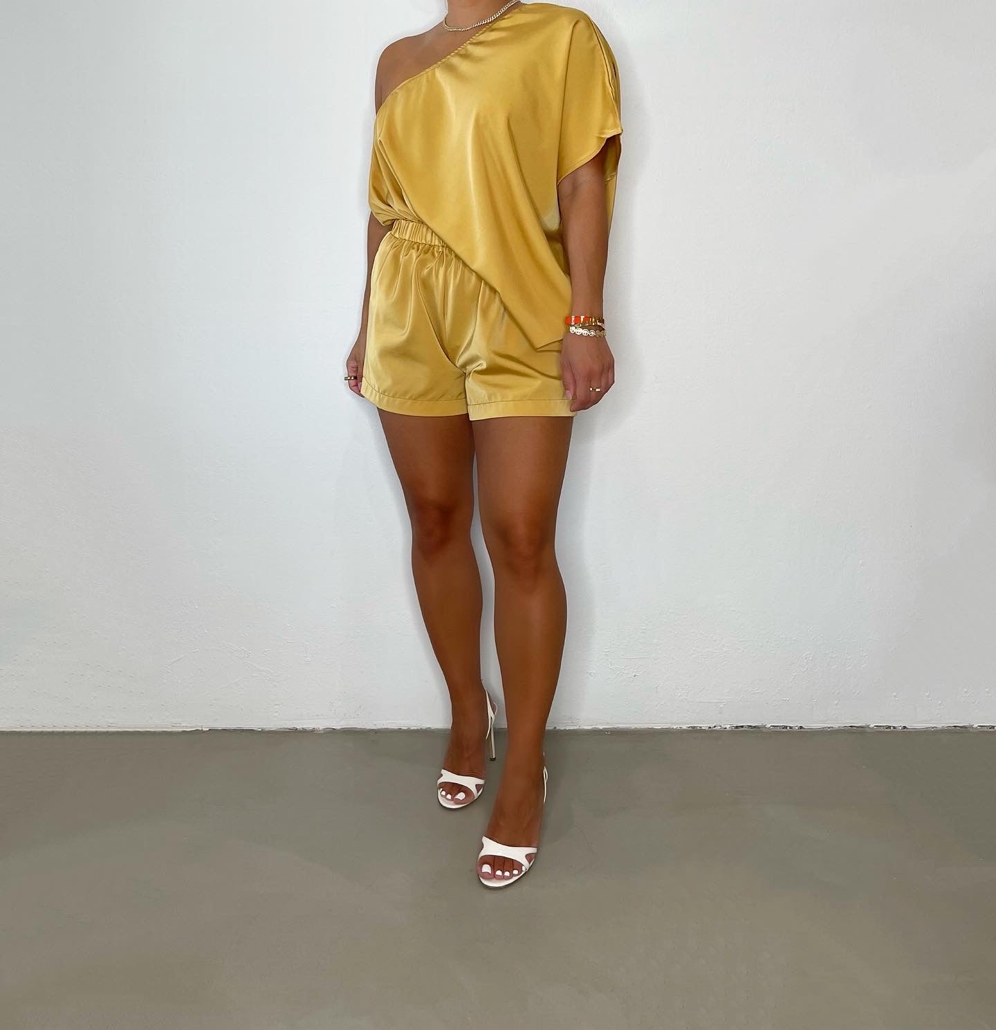Load image into Gallery viewer, Kendra Gold Romper - Trice Boutique
